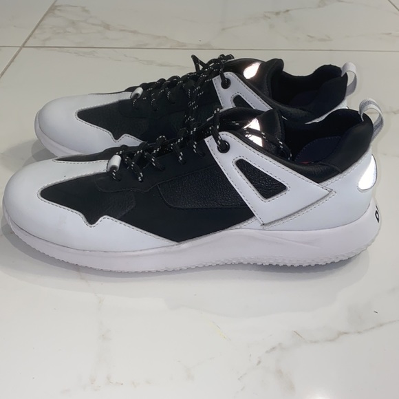 Mens DKNY sneakers - Picture 3 of 6